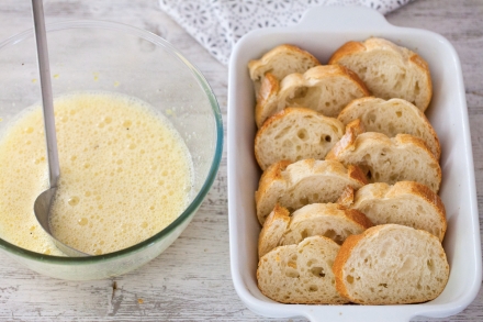 Preparazione French toast con pane e fragole - Fase 2 Preparazione French toast con pane e fragole - Fase 2