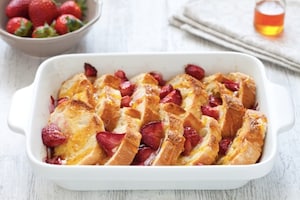 Preparazione French toast con pane e fragole - Fase 3