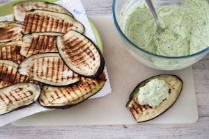 Preparazione Involtini di melanzane, ricotta e noci - Fase 3