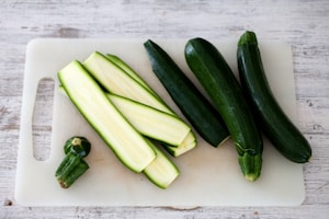 Preparazione Involtini di zucchine con pancetta e fontina - Fase 1