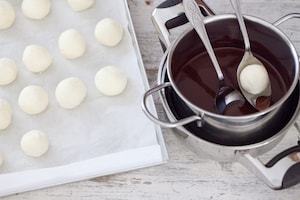 Preparazione Palline al cocco e cioccolato - Fase 3