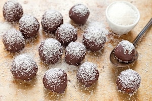 Preparazione Palline al cocco e cioccolato - Fase 4