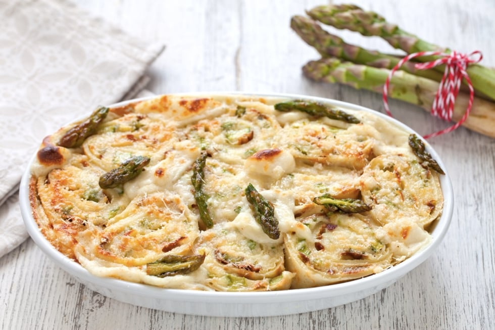 Rotolini di crepes agli asparagi ricetta