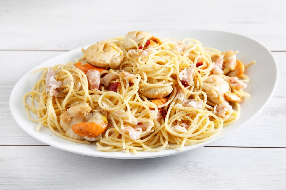 Spaghetti di farro con pancetta e capesante ricetta