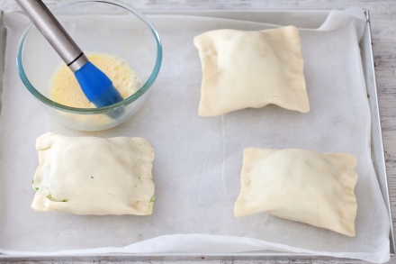 Preparazione Torta pasqualina monoporzione - Fase 3 Preparazione Torta pasqualina monoporzione - Fase 3