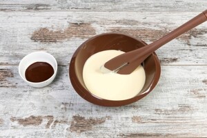 Preparazione Uovo di cioccolato marmorizzato - Fase 1
