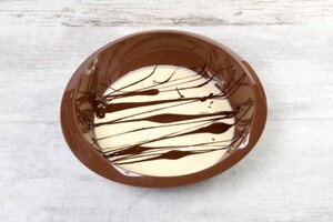 Preparazione Uovo di cioccolato marmorizzato - Fase 2