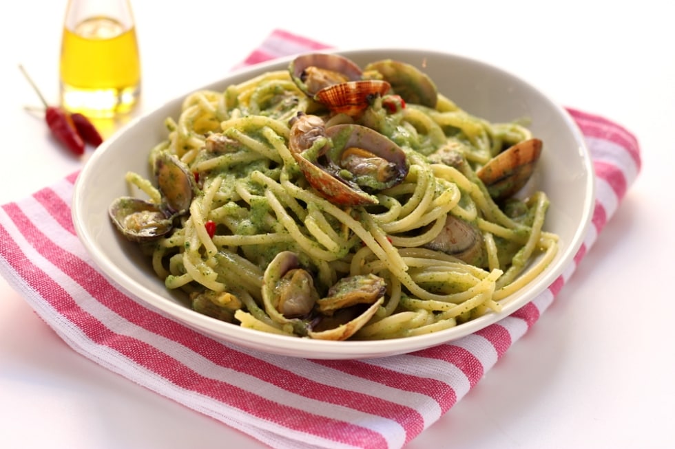 Vermicelli alle vongole e crema di broccoli ricetta