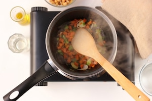 Preparazione Zuppa di ceci e cipollotti con crostini di pane all'olio - Fase 1