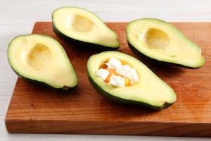 Preparazione Avocado con uova e pancetta - Fase 3