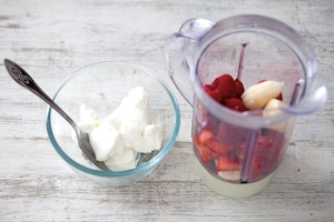 Preparazione Bowl alle fragole e lamponi - Fase 1