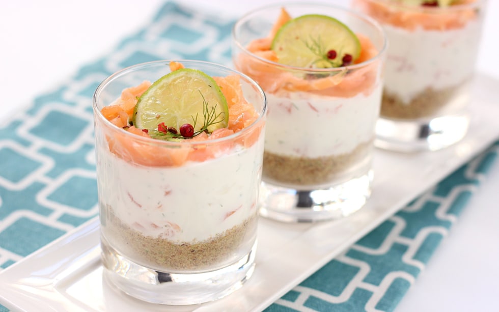 Cheesecake al salmone, lime e pepe rosa ricetta