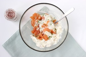 Preparazione Cheesecake al salmone, lime e pepe rosa - Fase 2