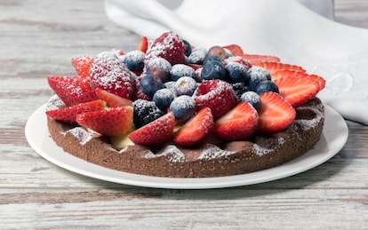 Crostata al cacao e frutti rossi