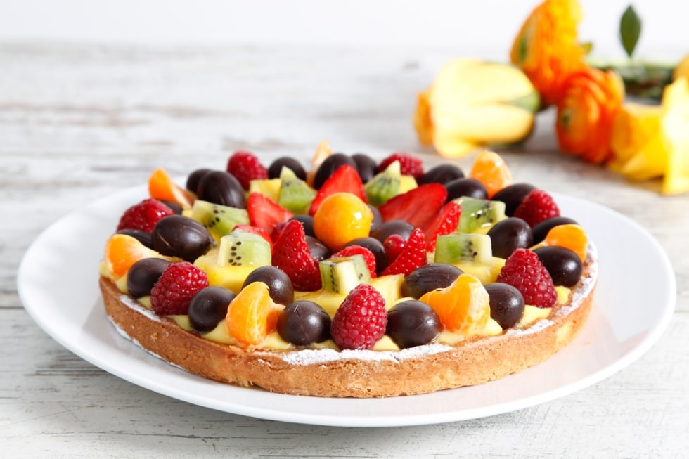 Crostata pasquale con crema pasticcera e frutta ricetta