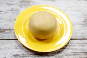 Preparazione Crostata pasquale con crema pasticcera e frutta - Fase 1