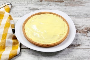 Preparazione Crostata pasquale con crema pasticcera e frutta - Fase 2