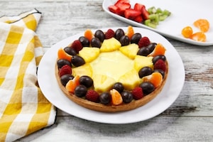 Preparazione Crostata pasquale con crema pasticcera e frutta - Fase 3