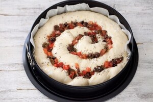 Preparazione Focaccia contorta - Fase 4