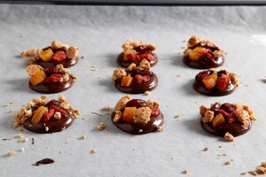 Preparazione Mendicanti con frutti rossi e amaretti - Fase 3