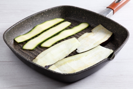 Preparazione Millefoglie di zucchine e melanzane - Fase 1 Preparazione Millefoglie di zucchine e melanzane - Fase 1