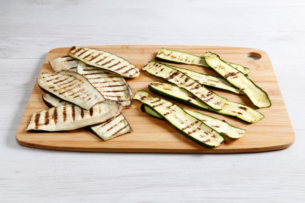 Preparazione Millefoglie di zucchine e melanzane - Fase 1 Preparazione Millefoglie di zucchine e melanzane - Fase 1
