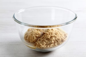 Preparazione Mini cheesecake panna, cioccolato e fragole - Fase 1