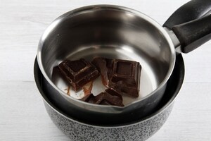 Preparazione Mini cheesecake panna, cioccolato e fragole - Fase 4