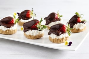 Preparazione Mini cheesecake panna, cioccolato e fragole - Fase 4