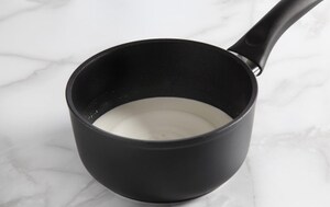 Preparazione Naked Cake colomba e amarene - Fase 1