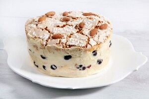 Preparazione Naked Cake colomba e amarene - Fase 7