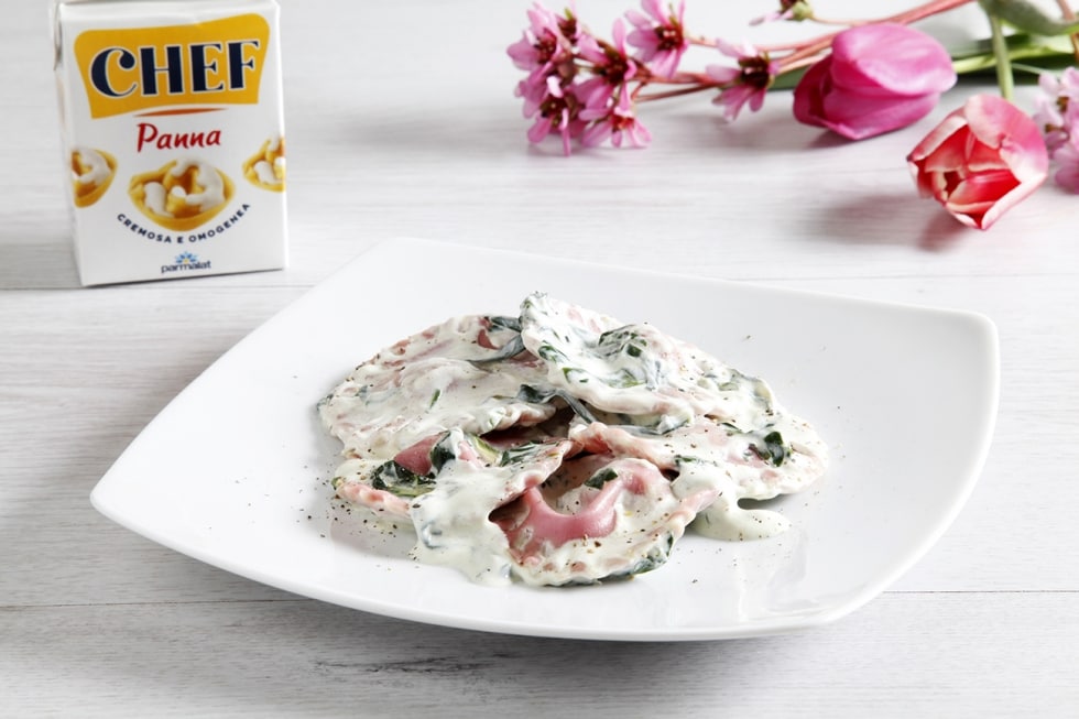 Ravioli di barbabietola e panna ricetta