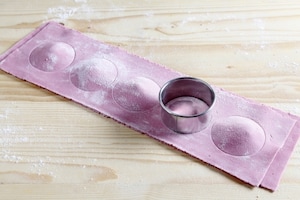 Preparazione Ravioli di barbabietola e panna - Fase 3