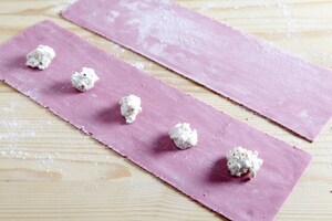 Preparazione Ravioli di barbabietola e panna - Fase 2
