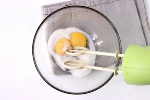 Preparazione Tiramisù con amaretti - Fase 1