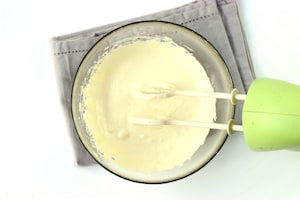 Preparazione Tiramisù con amaretti - Fase 2