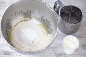 Preparazione Torta sette vasetti salata - Fase 2