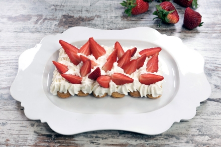 Preparazione Torta veloce panna e fragole - Fase 4 Preparazione Torta veloce panna e fragole - Fase 4