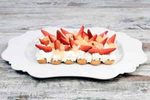 Preparazione Torta veloce panna e fragole - Fase 4