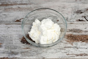 Preparazione Torta veloce panna e fragole - Fase 2