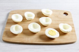 Preparazione Uova ripiene allo zafferano - Fase 1