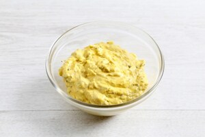 Preparazione Uova ripiene allo zafferano - Fase 2