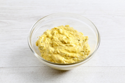 Preparazione Uova ripiene allo zafferano - Fase 2 Preparazione Uova ripiene allo zafferano - Fase 2