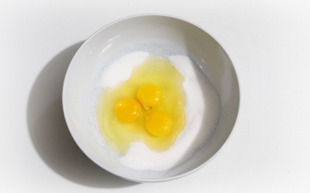 Preparazione Bundt cake alle carote - Fase 1 Preparazione Bundt cake alle carote - Fase 1