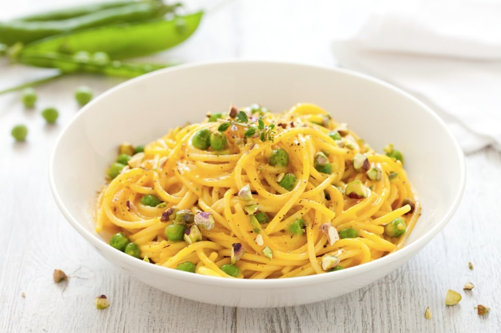 Carbonara di piselli e pistacchi ricetta