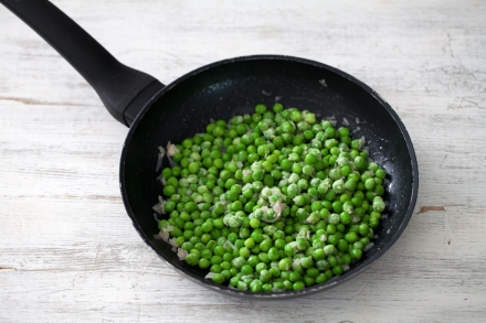 Preparazione Carbonara di piselli e pistacchi - Fase 1 Preparazione Carbonara di piselli e pistacchi - Fase 1