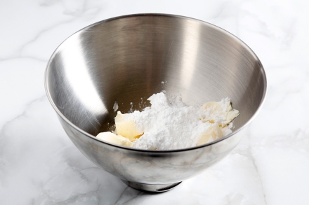 Preparazione Crostata alle amarene con mousse di ricotta - Fase 1 Preparazione Crostata alle amarene con mousse di ricotta - Fase 1