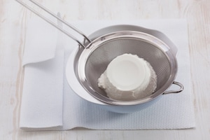 Preparazione Crostatine yogurt, fragole e frutti rossi - Fase 1