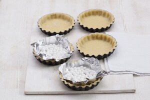 Preparazione Crostatine yogurt, fragole e frutti rossi - Fase 2