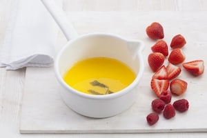 Preparazione Crostatine yogurt, fragole e frutti rossi - Fase 2